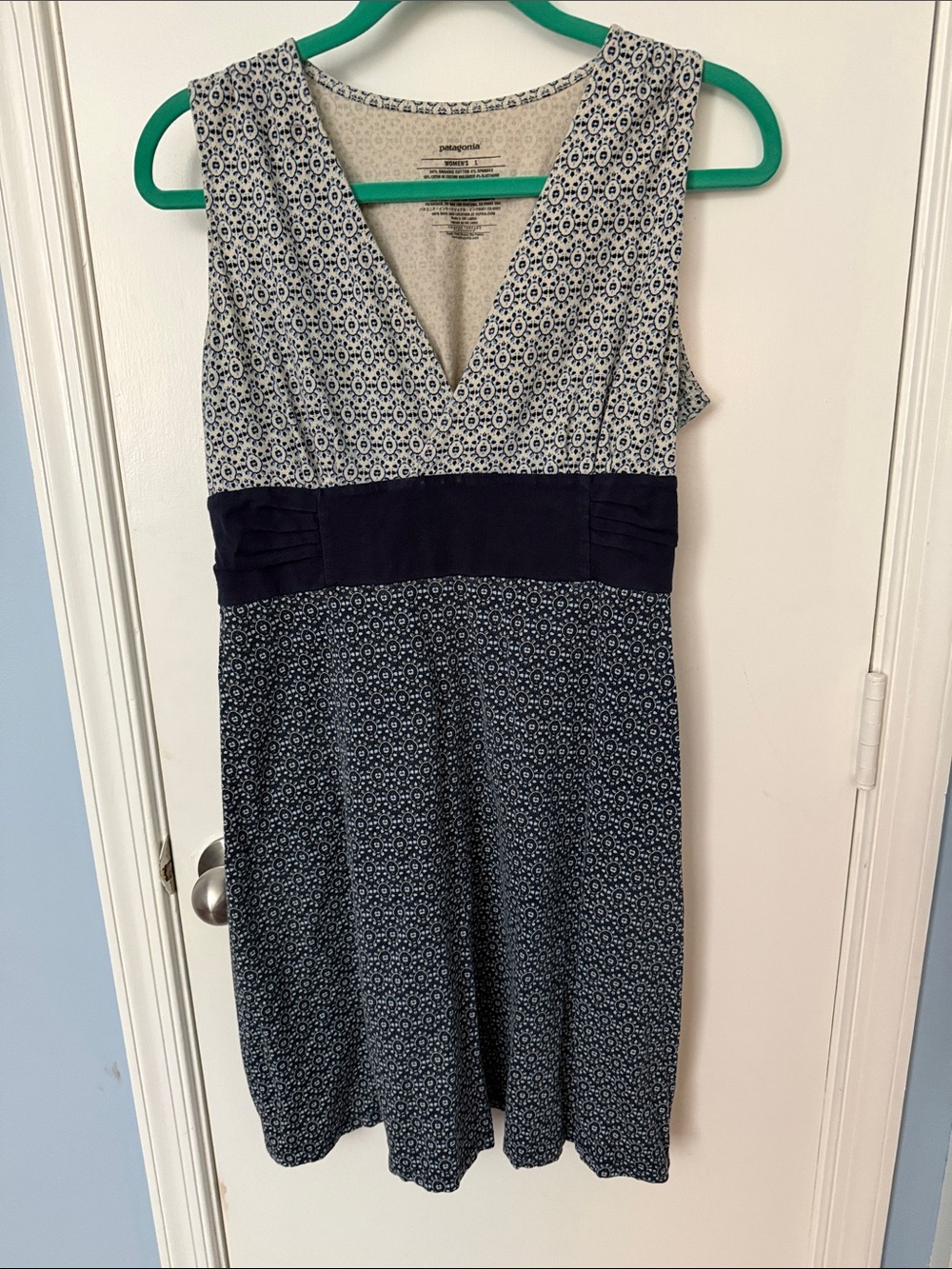 Patagonia Navy and White V‑Neck Printed Sleeveless Dress